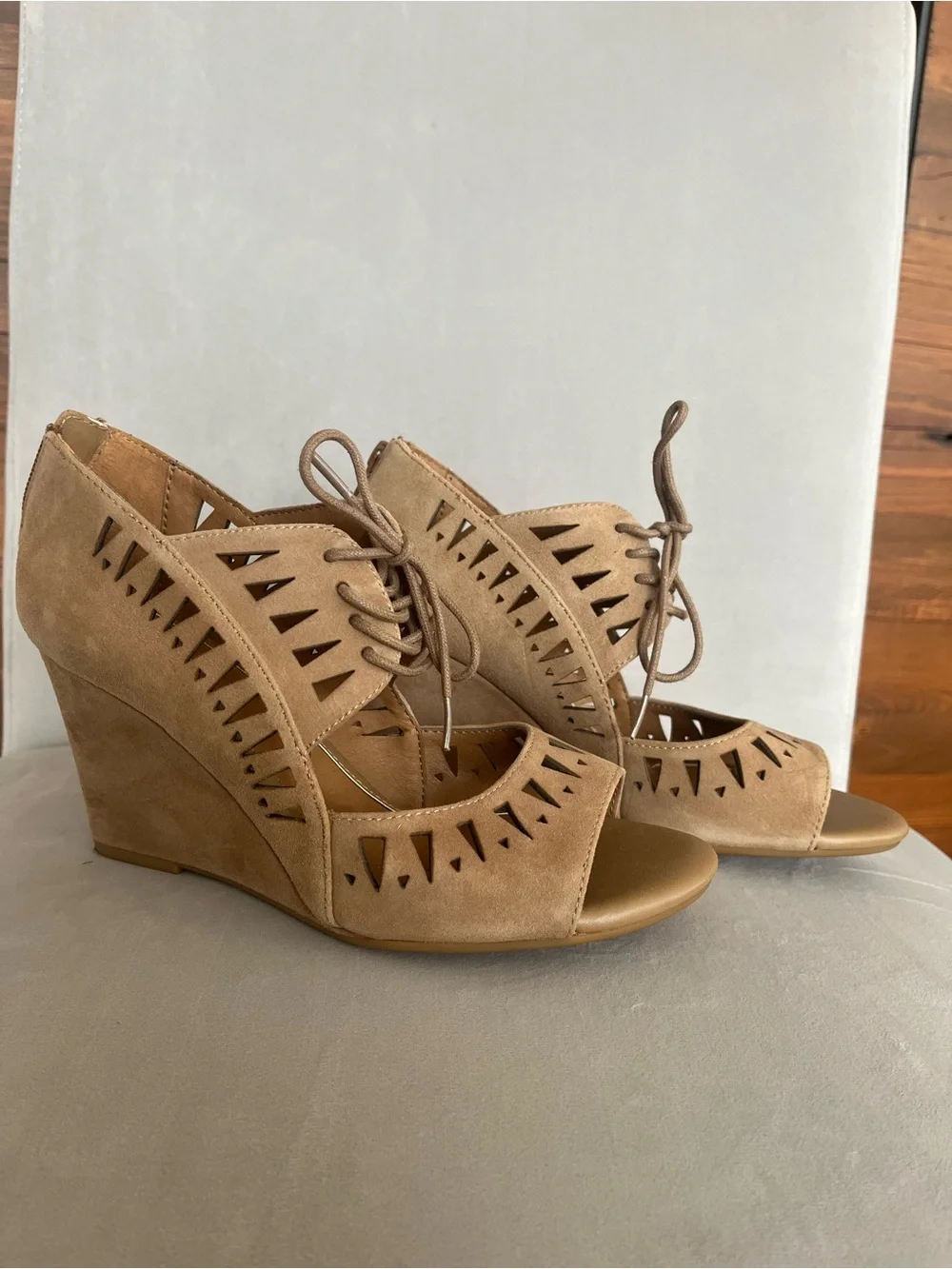 Sofft Yardley Nude Suede-Like Lace-Up Wedge Sandals EUC - Picture 1 of 10